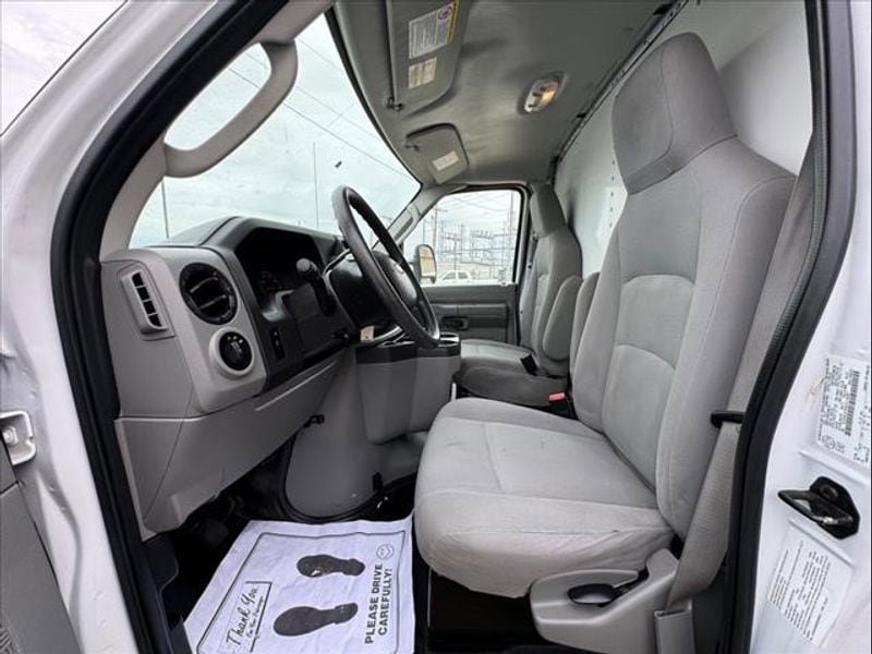 Used 2017 Ford E-350 and Econoline 350 Super Duty w/ Exterior Upgrade Package RWD image 3