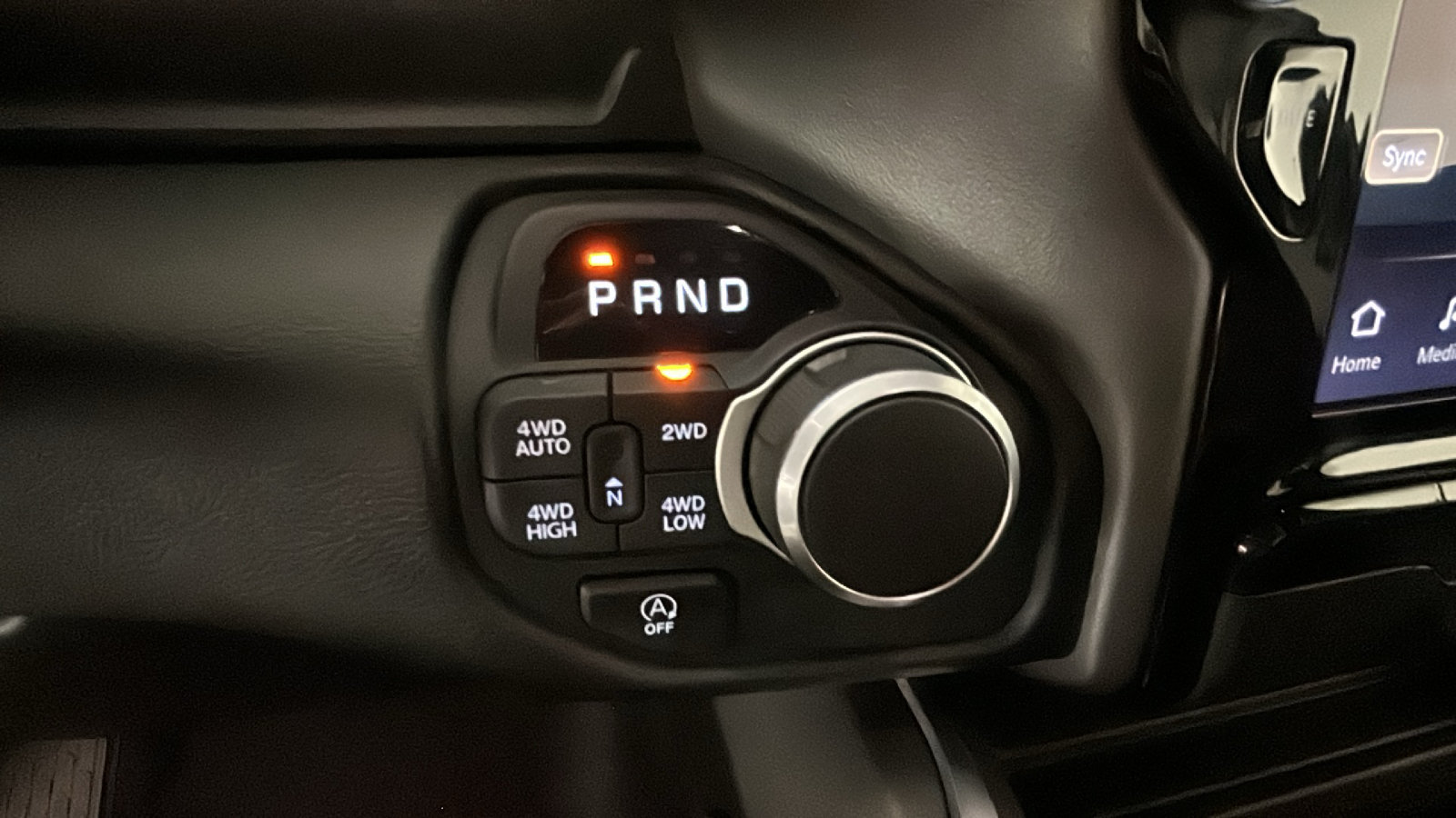 Used 2025 RAM 1500 4x4 Crew Cab image 24