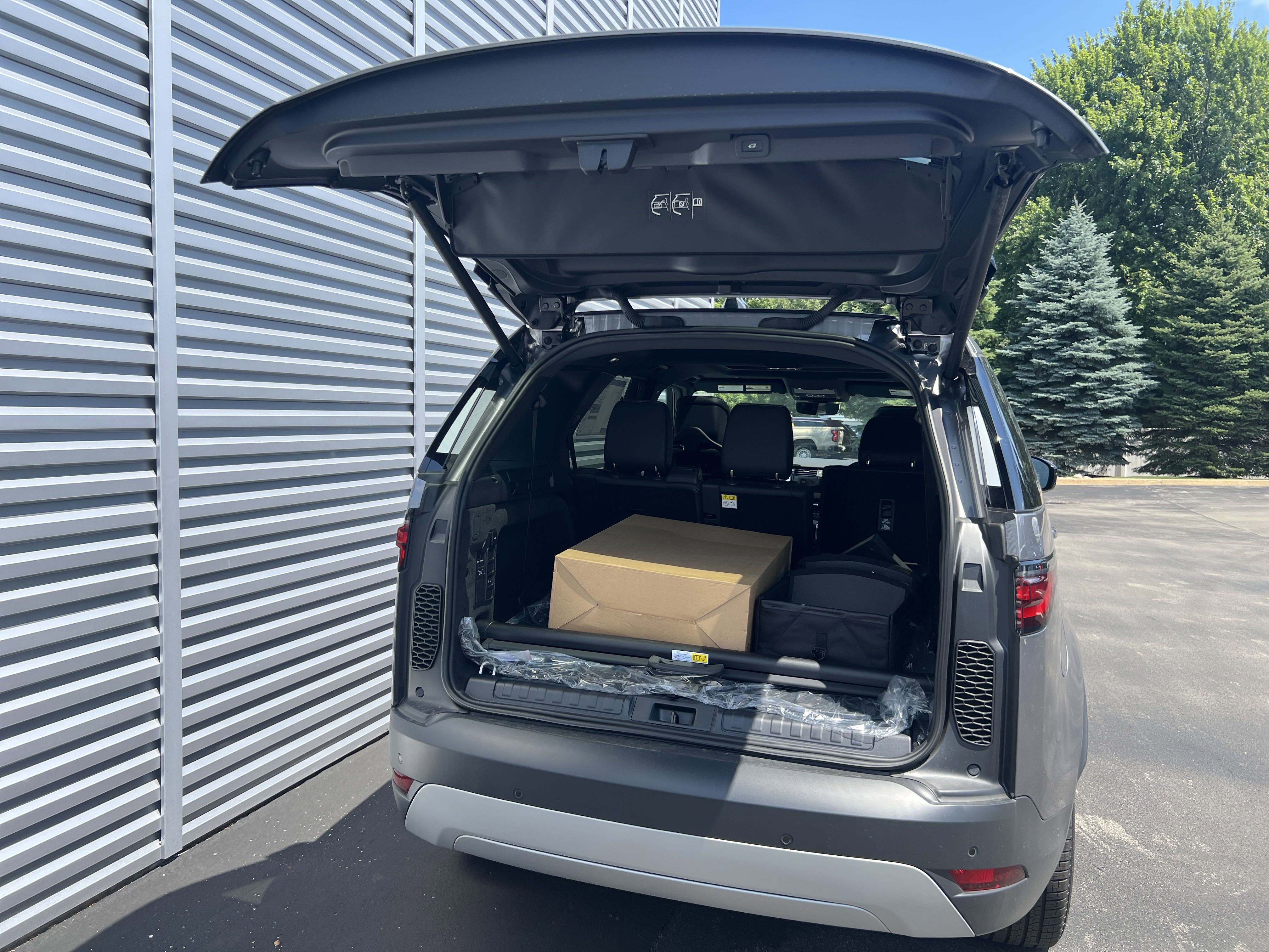 New 2025 Land Rover Discovery S image 33