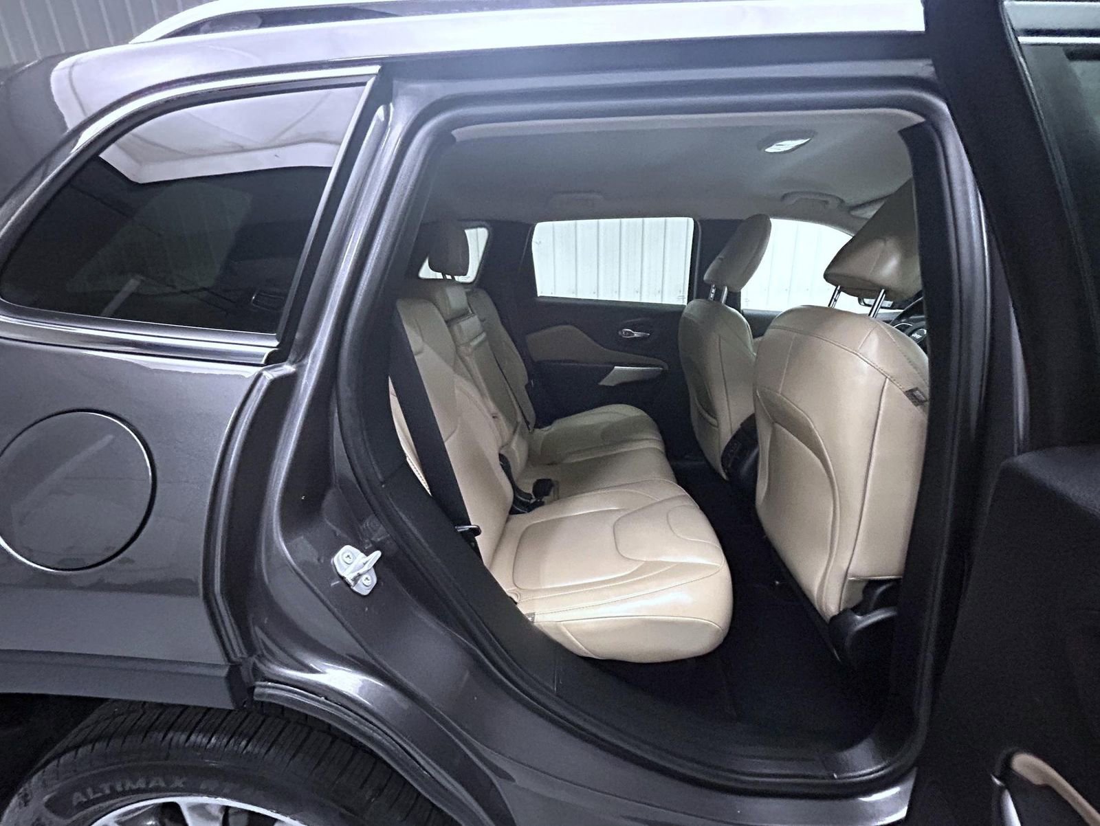Used 2018 Jeep Cherokee Limited AWD/4WD image 18