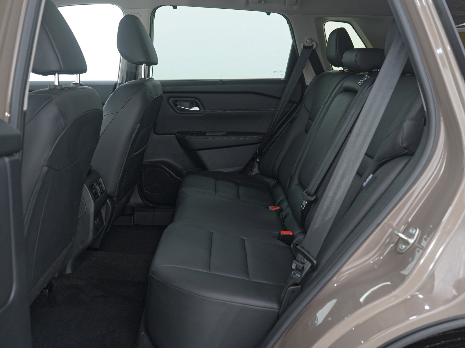 Used 2024 Nissan Rogue SV w/ SV Premium Package image 15