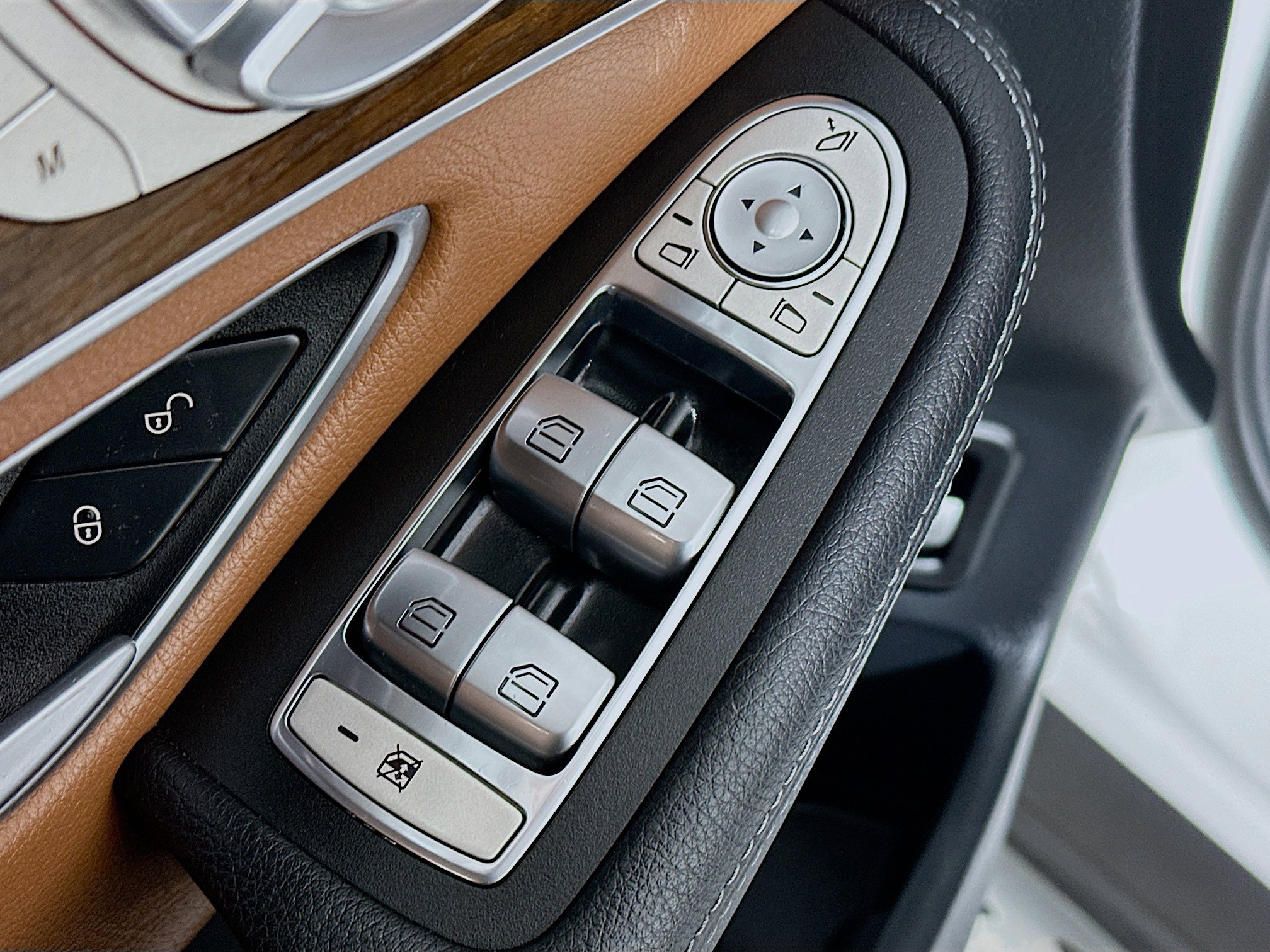Certified 2022 Mercedes-Benz GLC 43 AMG 4MATIC image 18