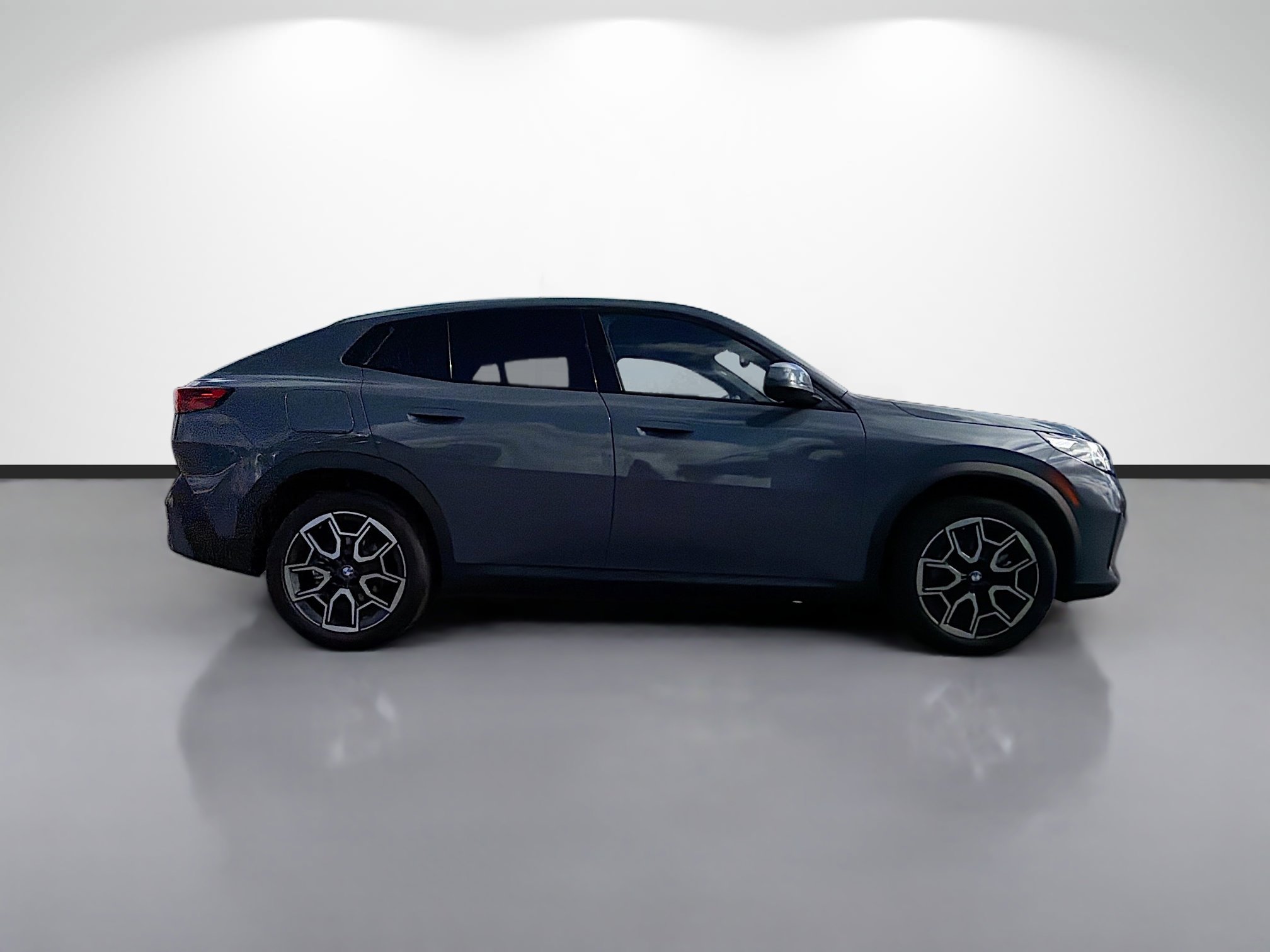 Used 2026 BMW X2 xDrive28i image 2