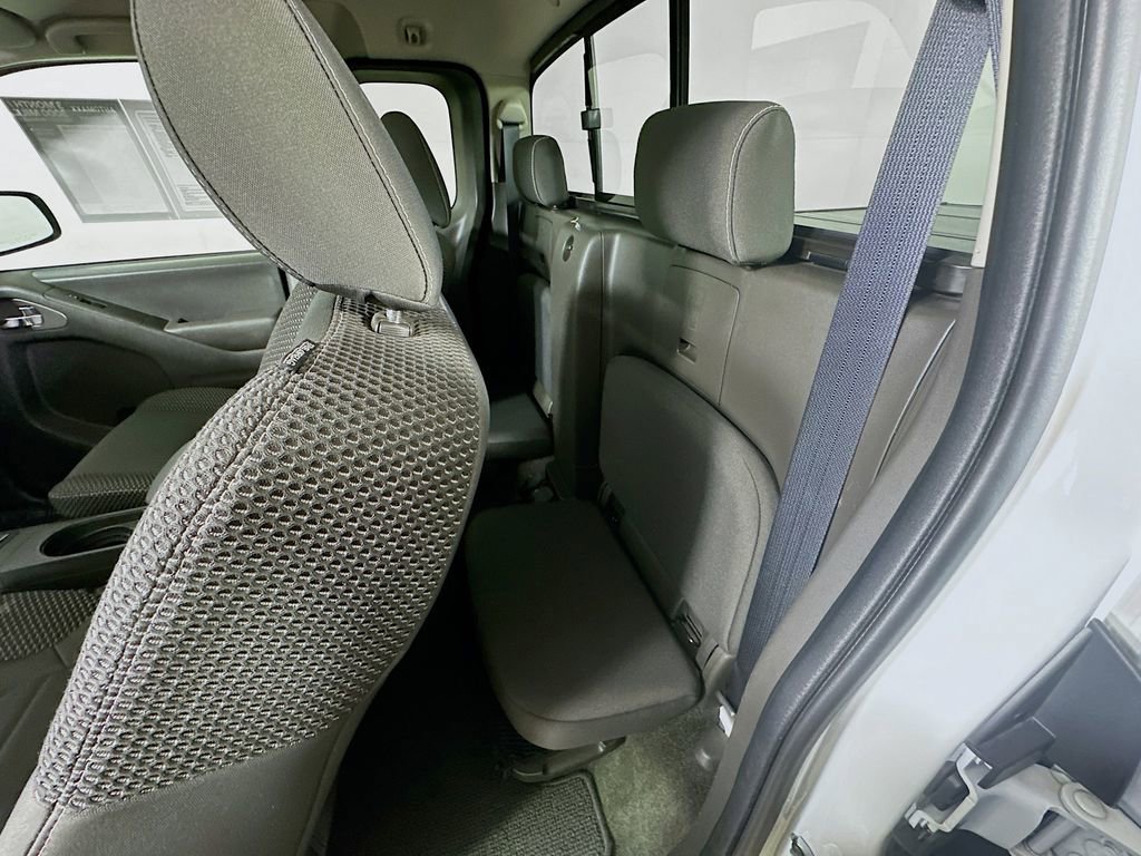 Used 2017 Nissan Frontier PRO-4X w/ Pro-4x Graphics Package AWD/4WD image 14