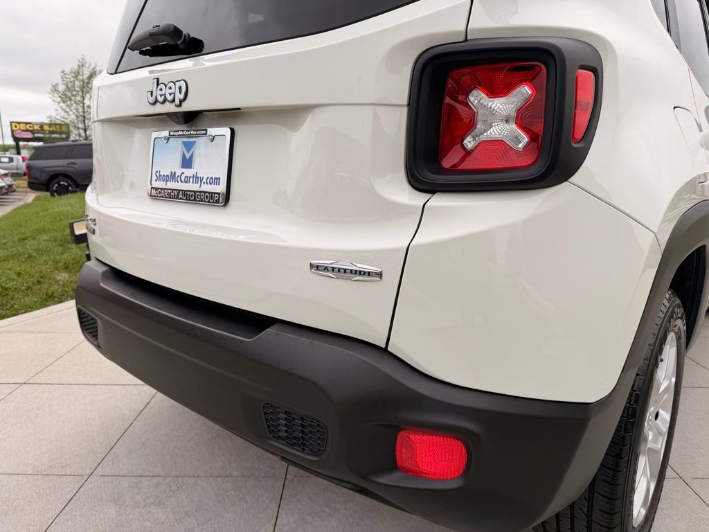 Used 2017 Jeep Renegade Latitude AWD/4WD image 30