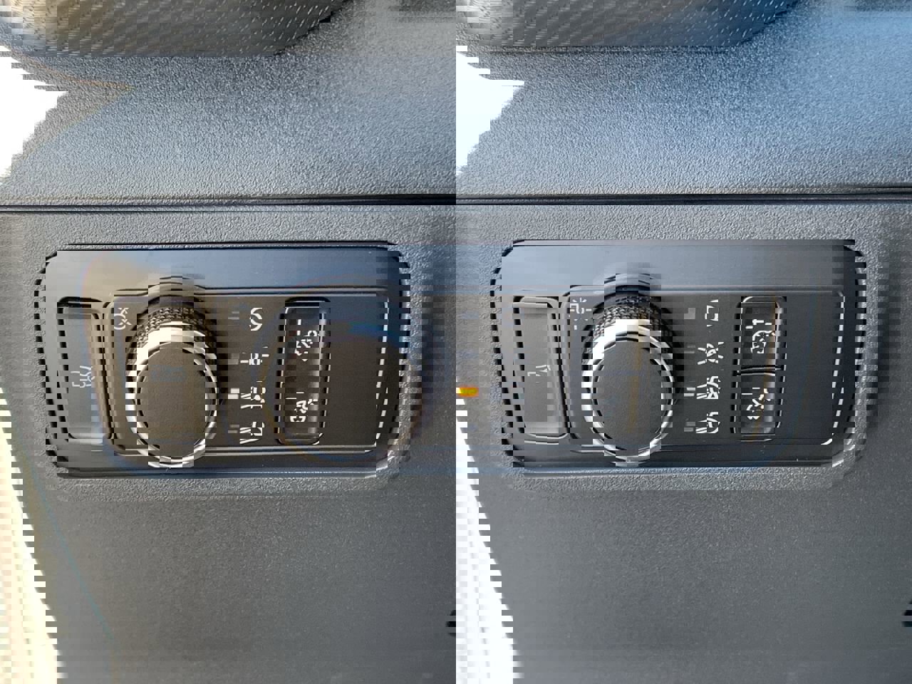 New 2025 Ford Mustang Coupe image 33