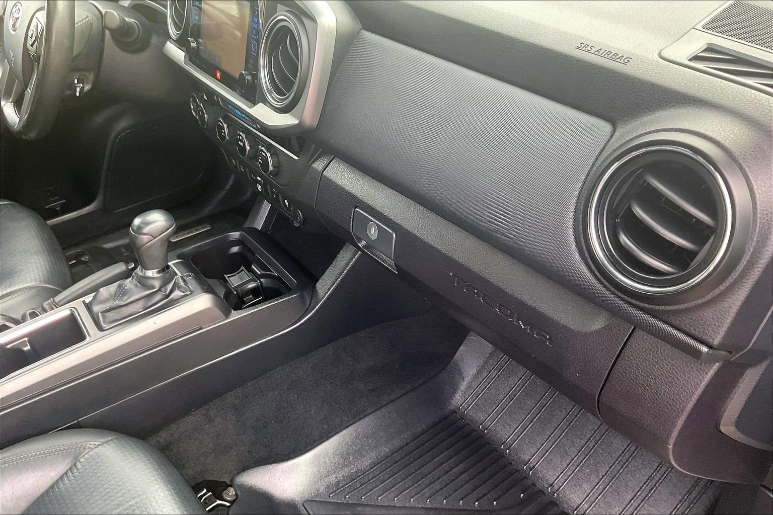 Used 2018 Toyota Tacoma TRD Sport image 19