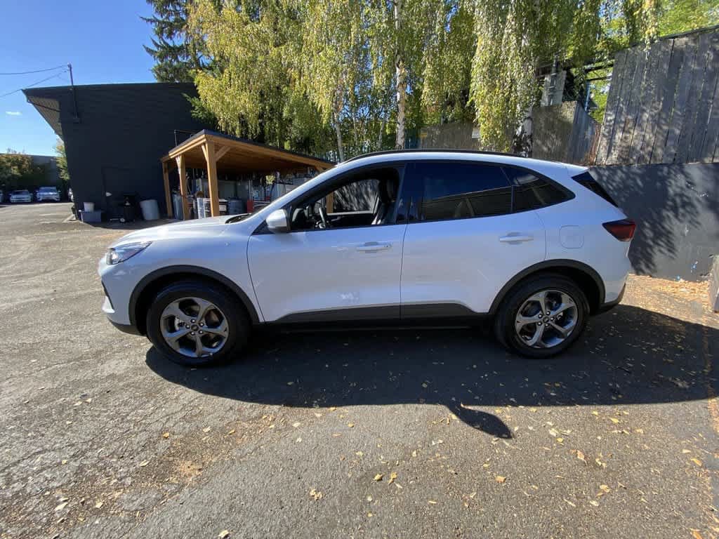 Used 2025 Ford Escape ST-Line Select AWD/4WD image 3