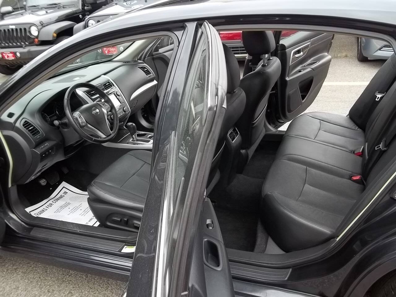 Used 2013 Nissan Altima 2.5 SL w/ Technology Pkg FWD image 6