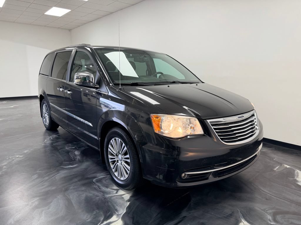 Used 2014 Chrysler Town & Country Touring-L w/ Driver Convenience Group FWD image 24