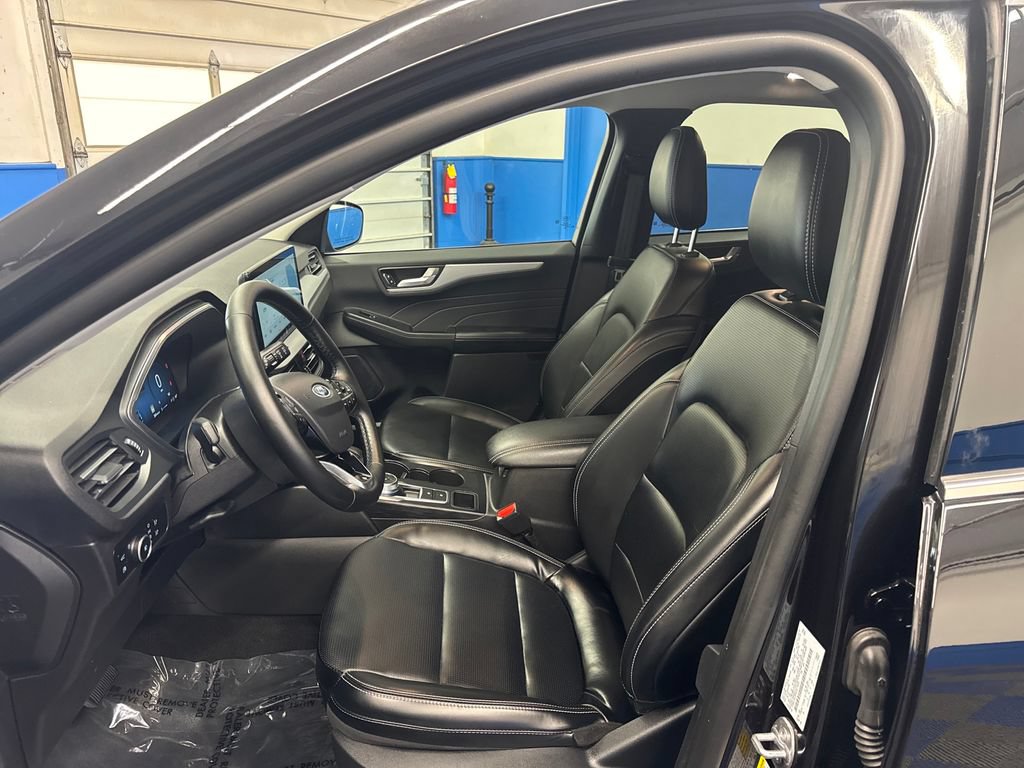 Certified 2025 Ford Escape Platinum AWD/4WD image 10