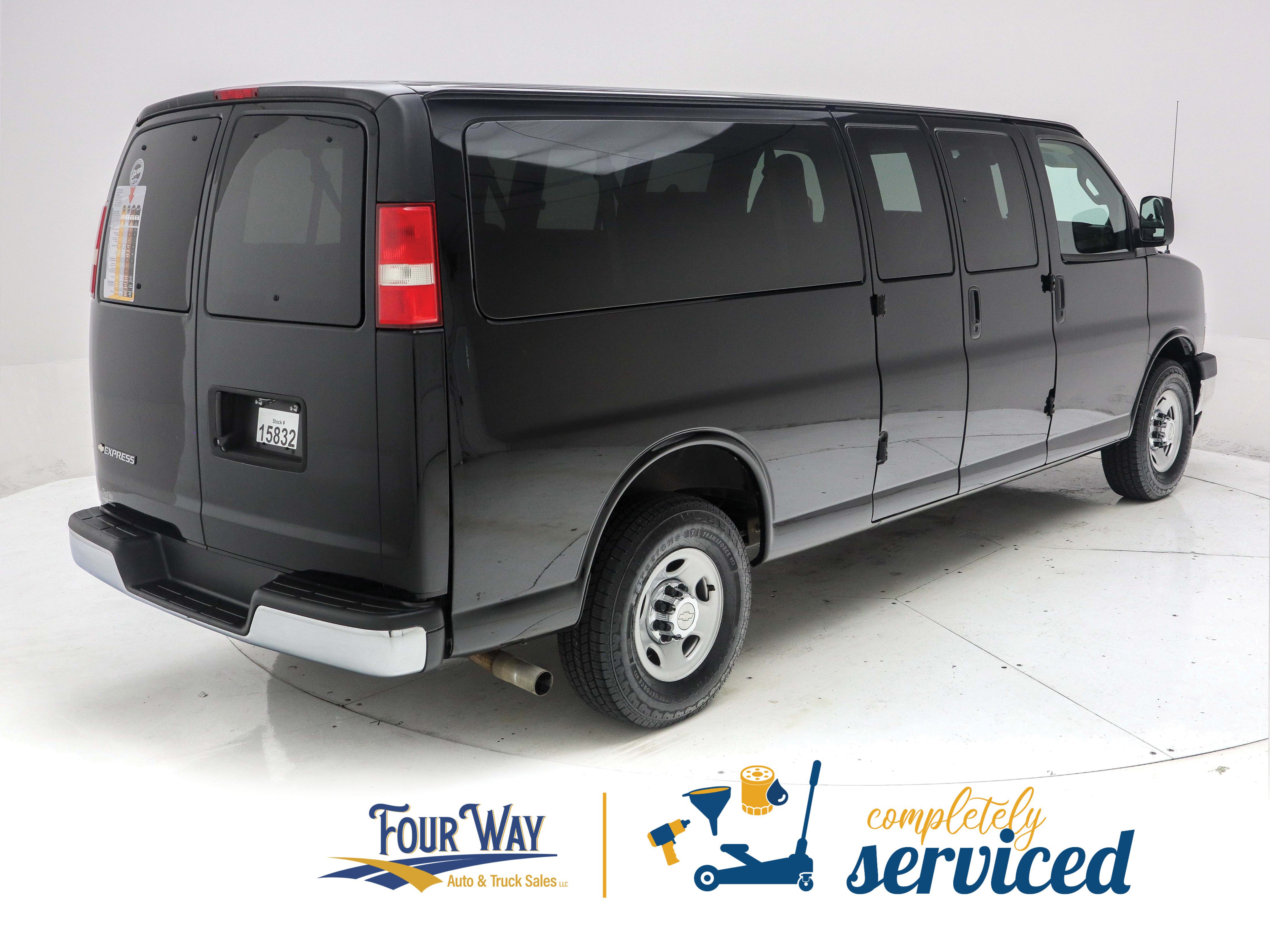 Used 2019 Chevrolet Express 3500 LT w/ LT Preferred Equipment Group RWD image 4