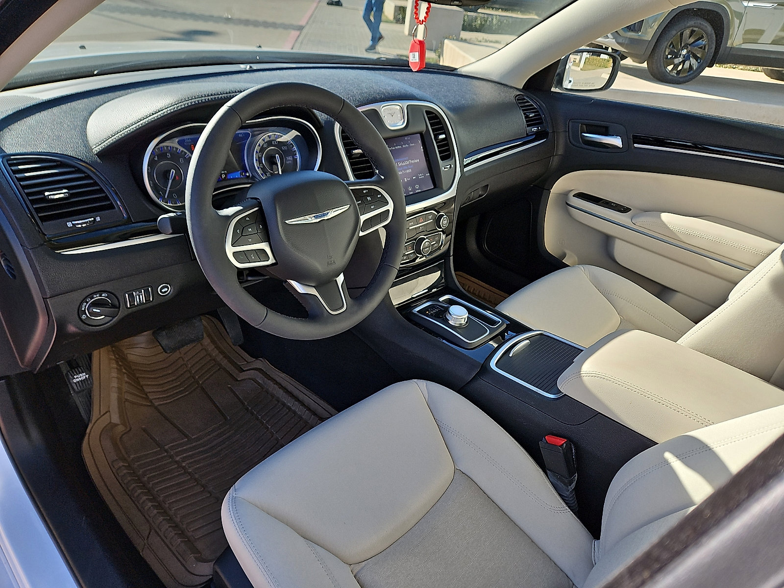 Used 2023 Chrysler 300 Touring image 10