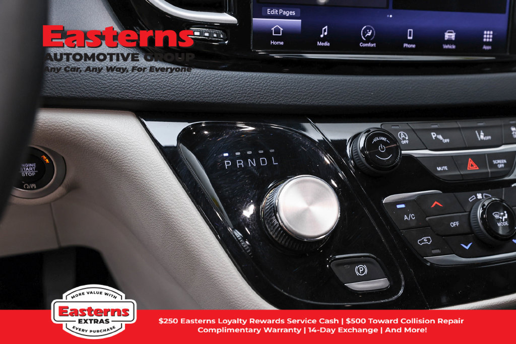 Used 2023 Chrysler Pacifica Touring-L FWD image 14