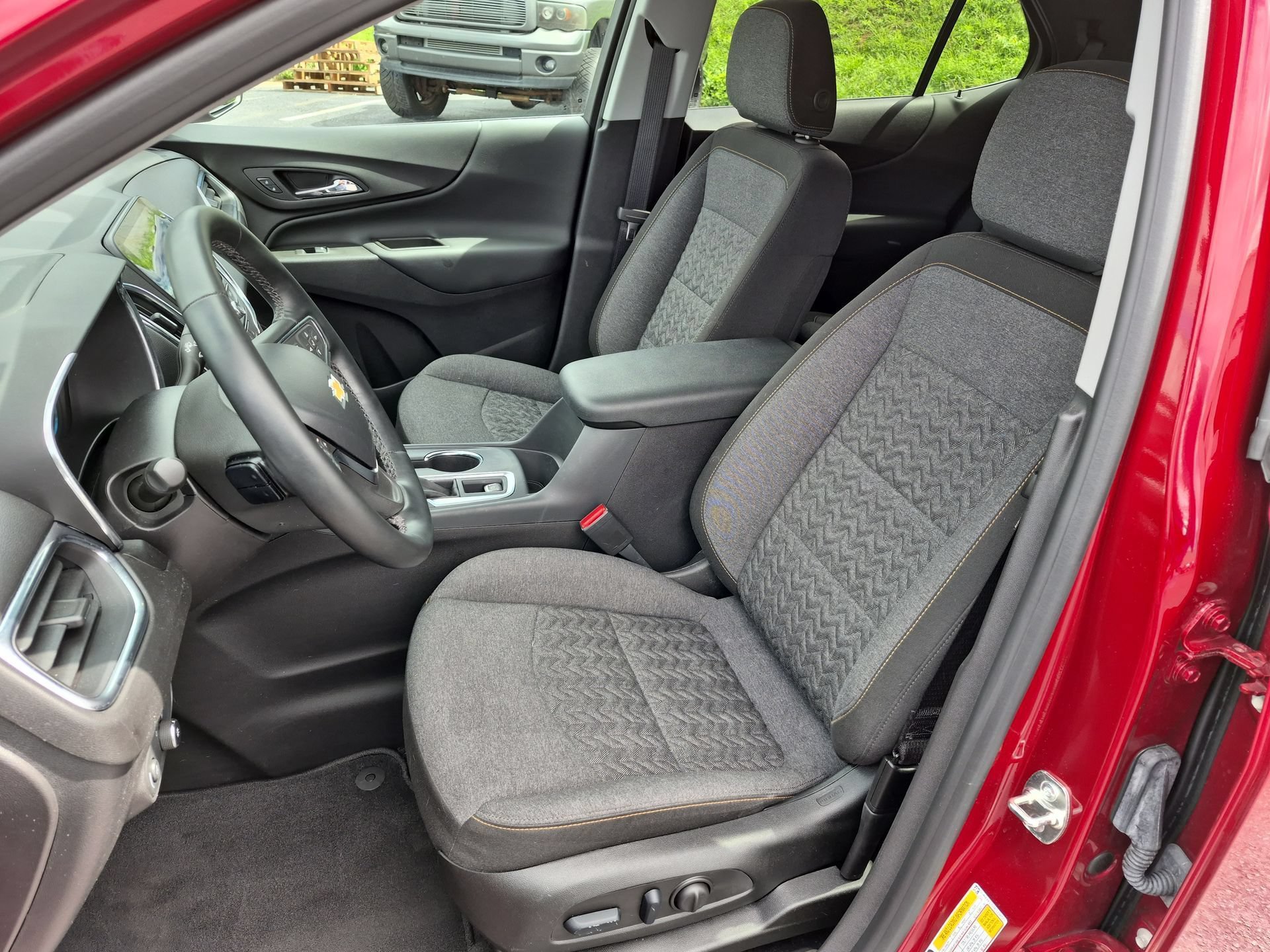 Certified 2024 Chevrolet Equinox LT FWD image 19