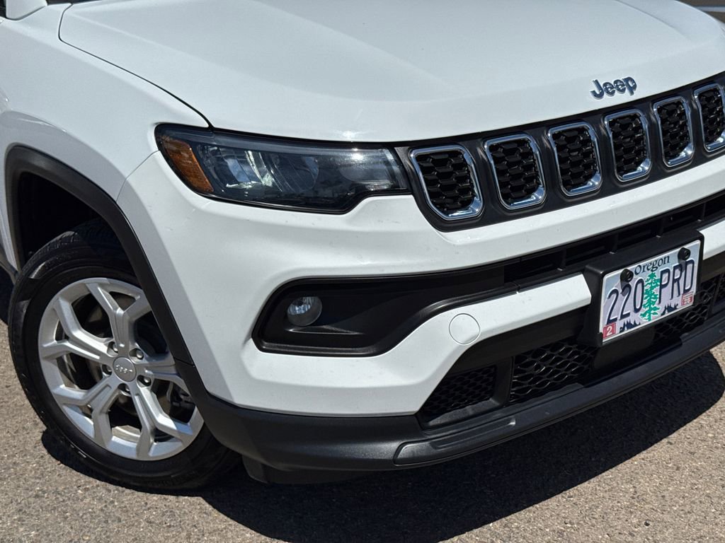 Used 2024 Jeep Compass Latitude AWD/4WD image 6