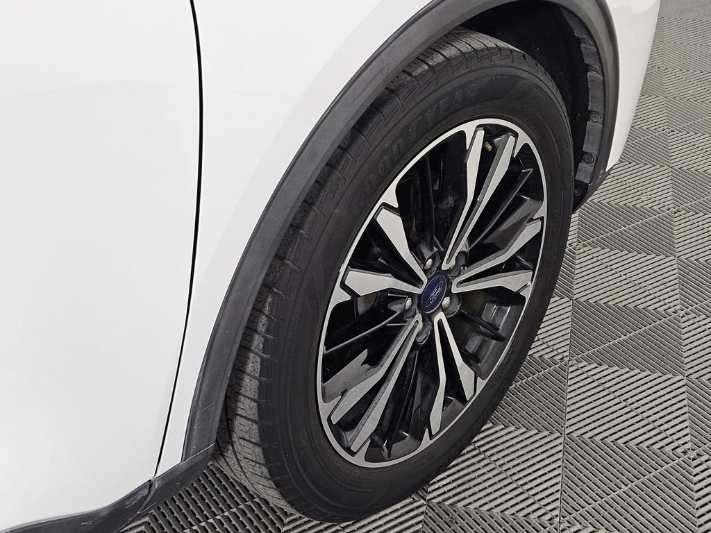 Used 2021 Ford Escape SE w/ SE Sport Appearance Package image 7