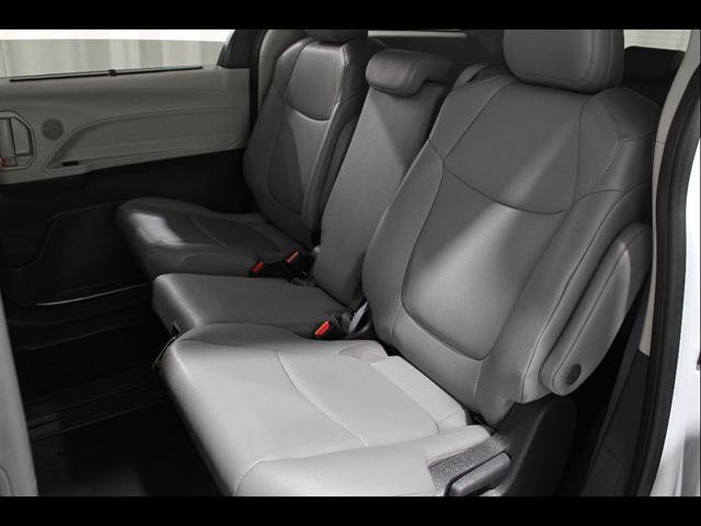 Used 2023 Toyota Sienna XLE FWD image 17