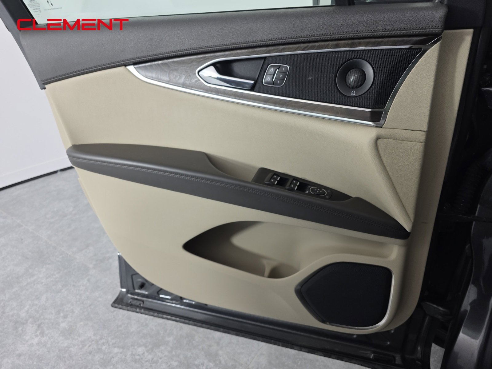 Used 2020 Lincoln Nautilus Reserve image 21