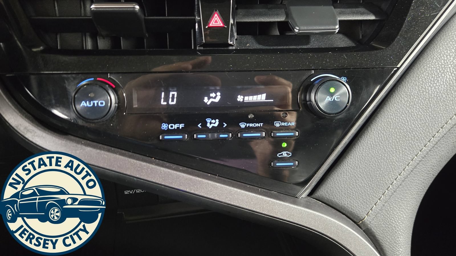 Used 2021 Toyota Camry SE FWD image 15