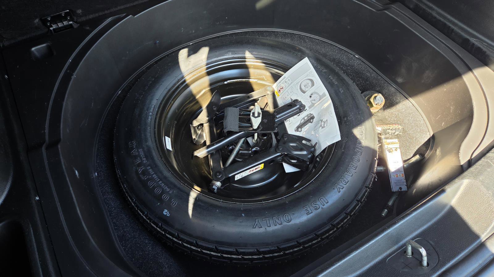 Used 2017 Jeep Cherokee Latitude w/ Safety/Convenience Group image 48