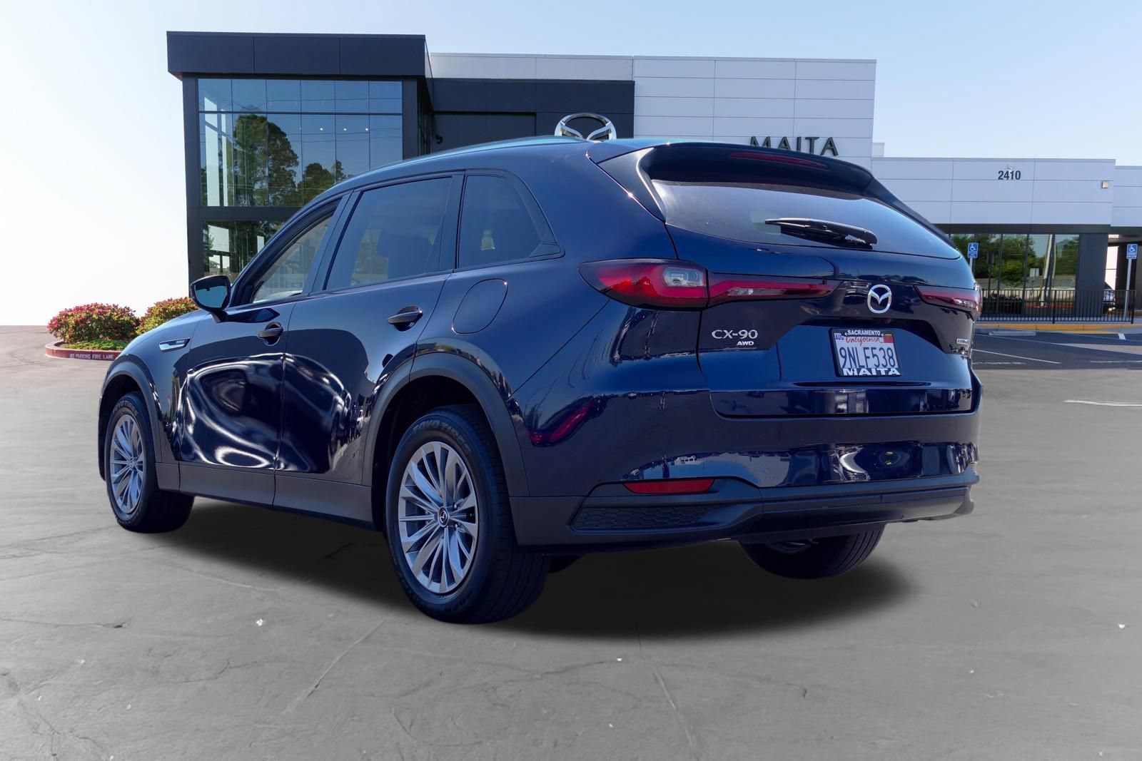 Used 2024 MAZDA CX-90 Plug-In Hybrid w/ Preferred AWD/4WD image 7