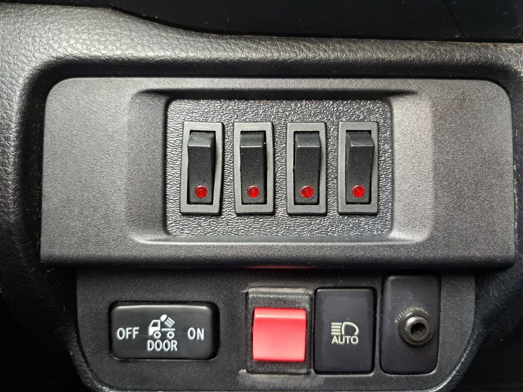 Used 2019 Toyota Tacoma SR w/ SR Convenience Package image 16