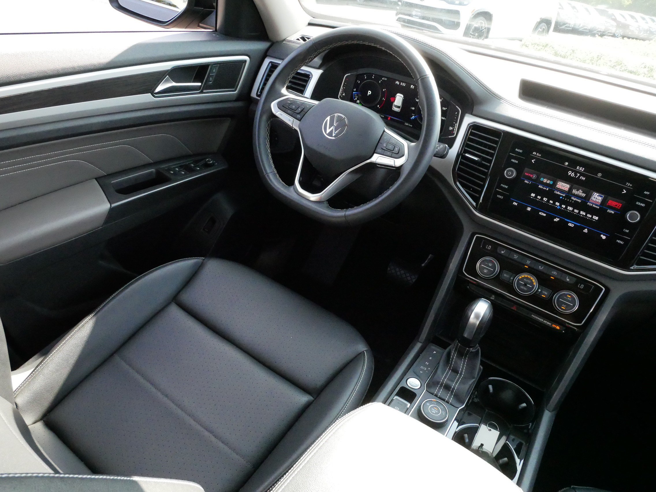 Certified 2023 Volkswagen Atlas SE w/ Panoramic Sunroof Package AWD/4WD image 25