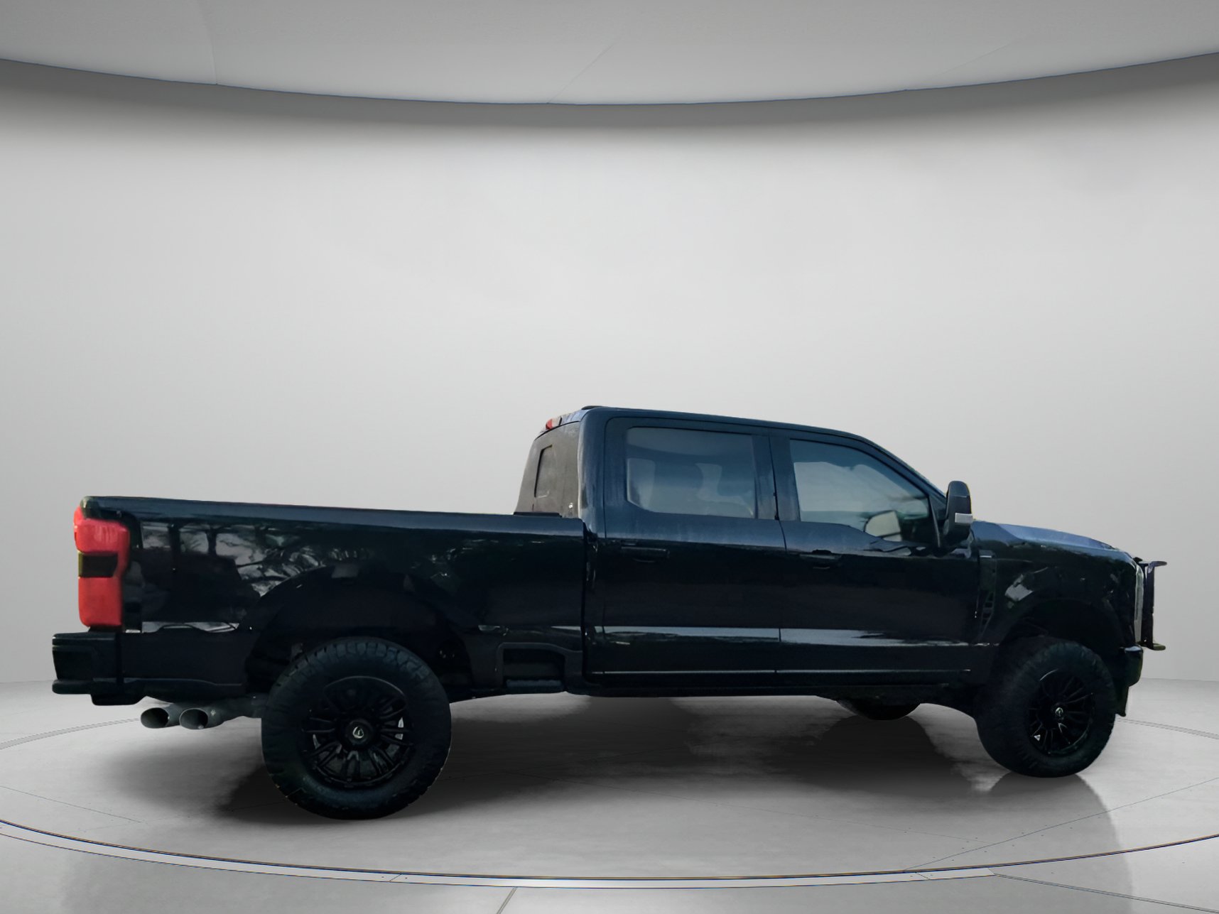 Used 2025 Ford F250 Lariat w/ Black Appearance Package AWD/4WD image 31