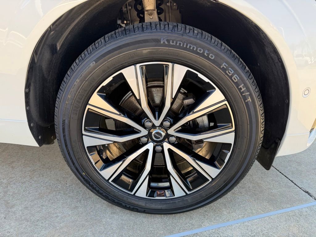 Used 2023 Volvo XC60 B5 Plus w/ Climate Package image 9