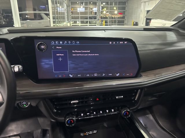 Used 2025 Chevrolet Suburban Z71 image 18