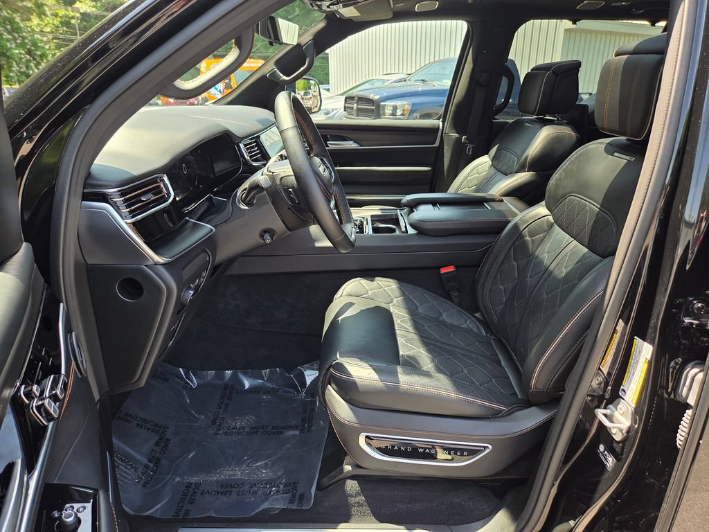 Used 2025 Jeep Grand Wagoneer L Series III w/ Rear Seat Video Group 1 AWD/4WD image 12