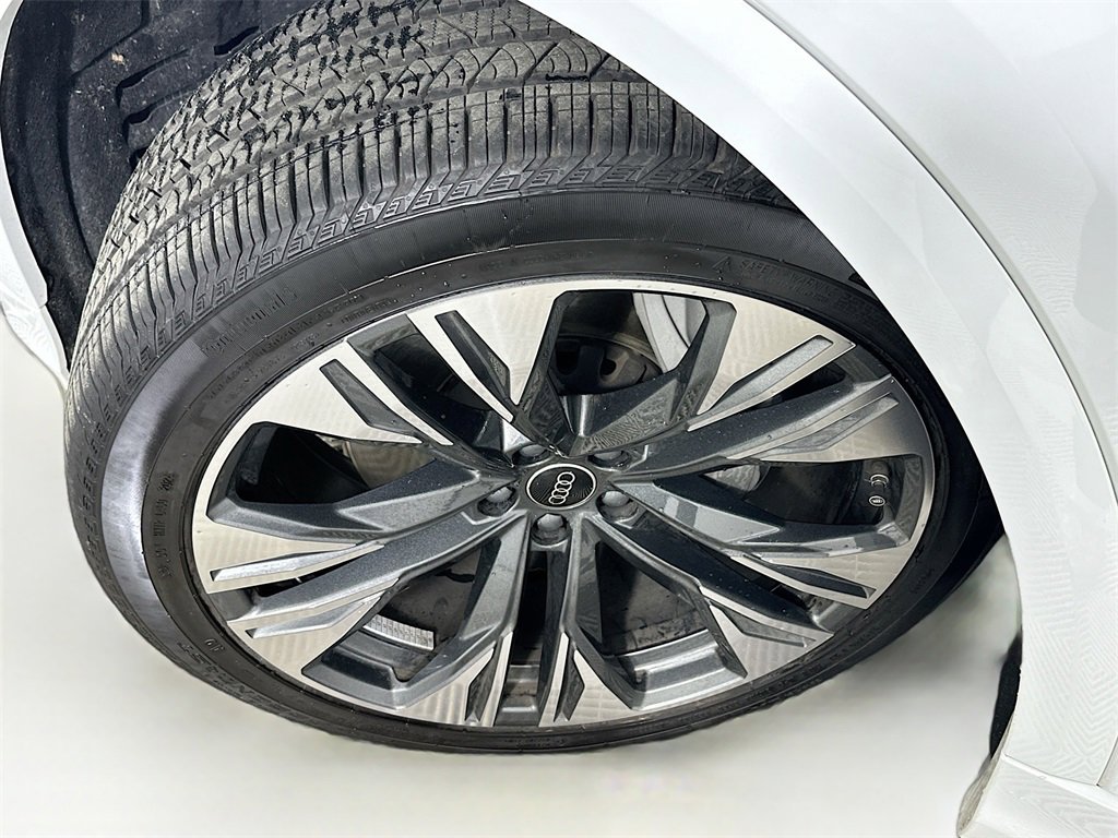 Used 2025 Audi Q8 Premium Plus w/ Premium Plus Package image 24