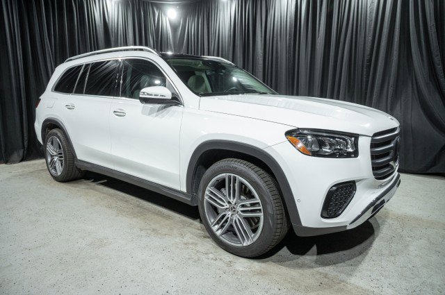 Used 2024 Mercedes-Benz GLS 450 4MATIC image 3