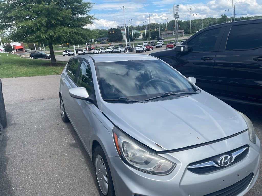 Used 2013 Hyundai Accent GS FWD image 2