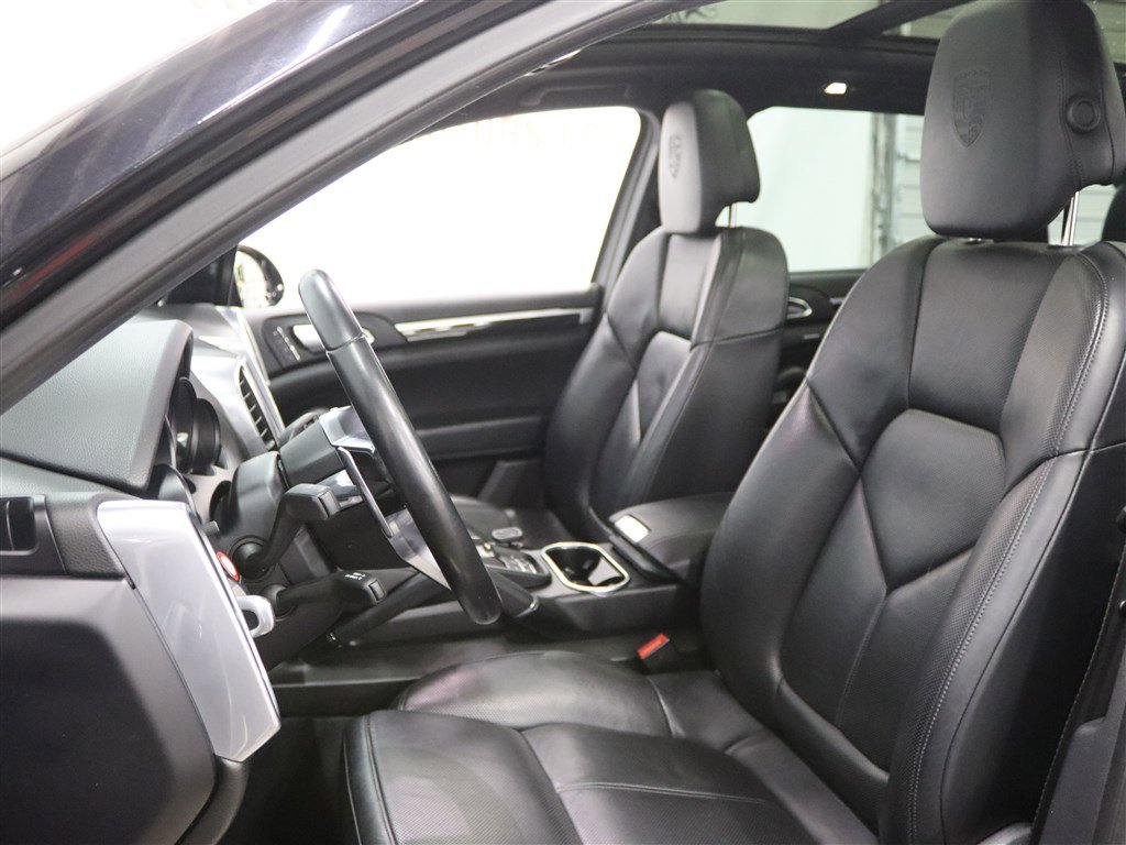 Used 2017 Porsche Cayenne Platinum Edition AWD/4WD image 8