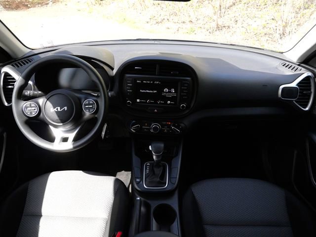 Used 2025 Kia Soul LX FWD image 17
