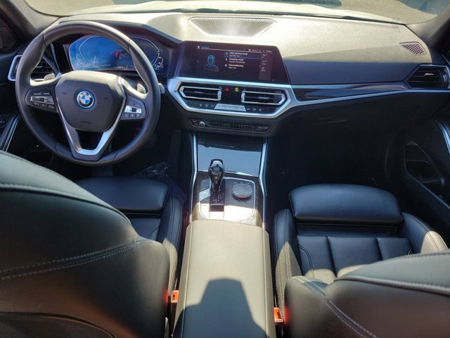Used 2022 BMW 330e image 18