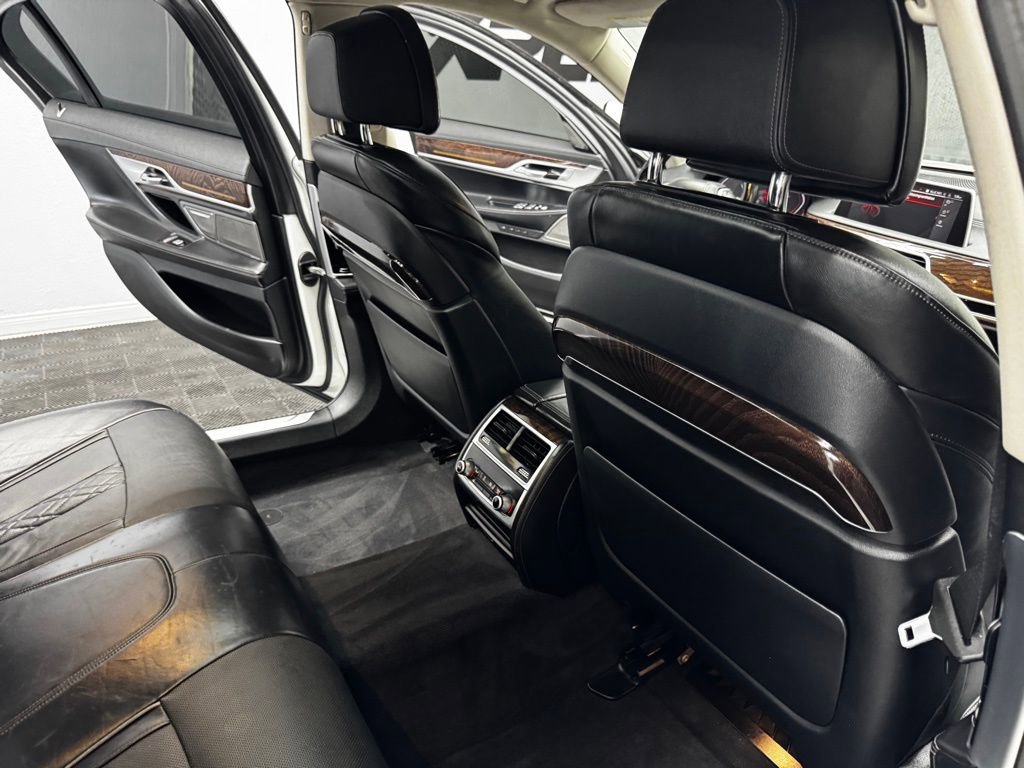 Used 2021 BMW 750i xDrive image 48