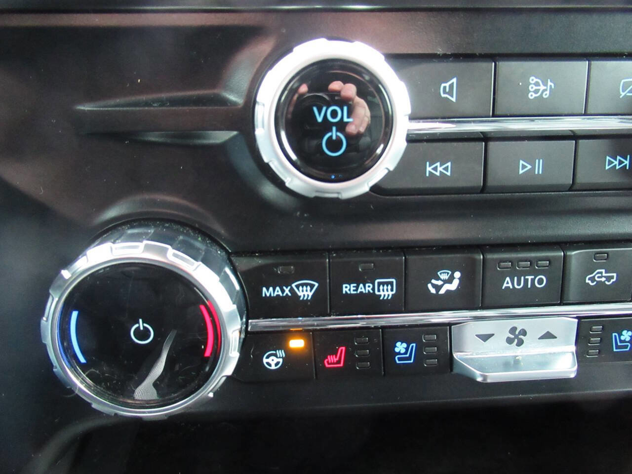 Used 2024 Ford F250 Lariat w/ Snow Plow Prep Package image 31