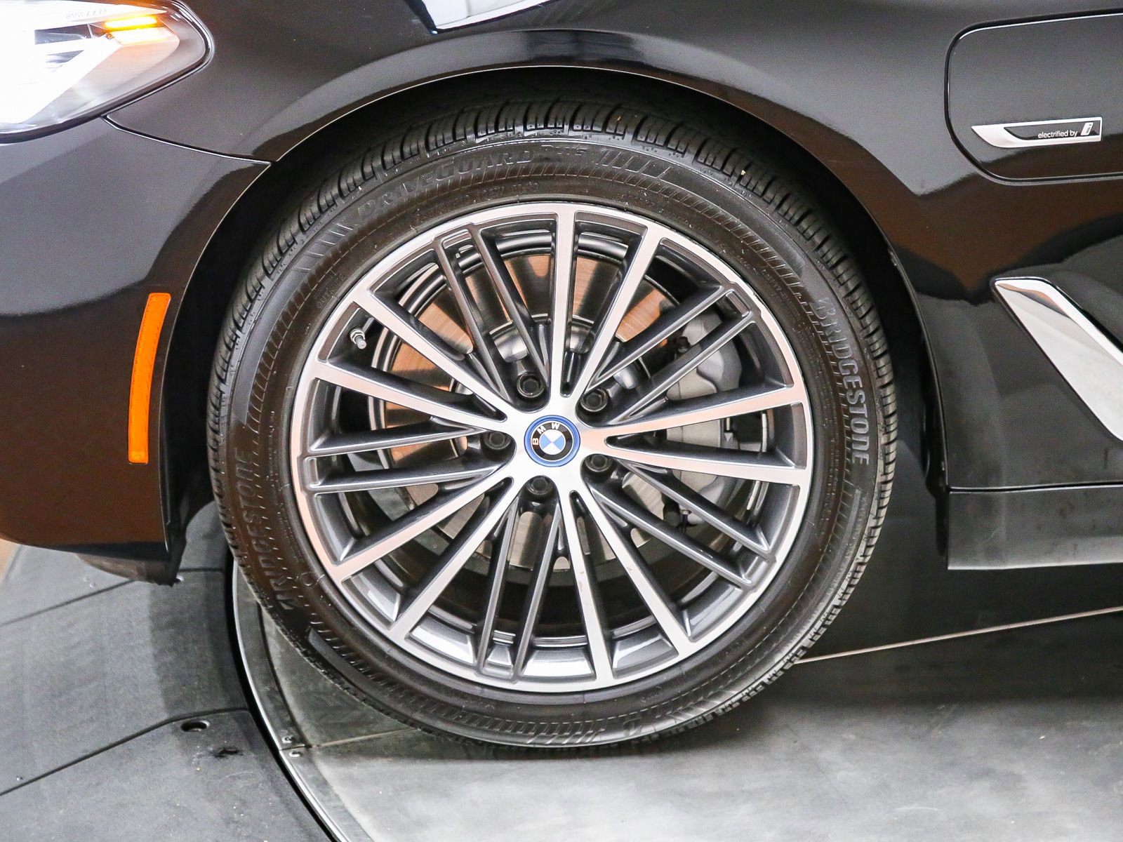 Used 2023 BMW 530e w/ Convenience Package RWD image 10