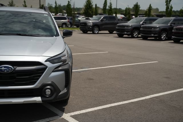 Used 2025 Subaru Outback Limited AWD/4WD image 35