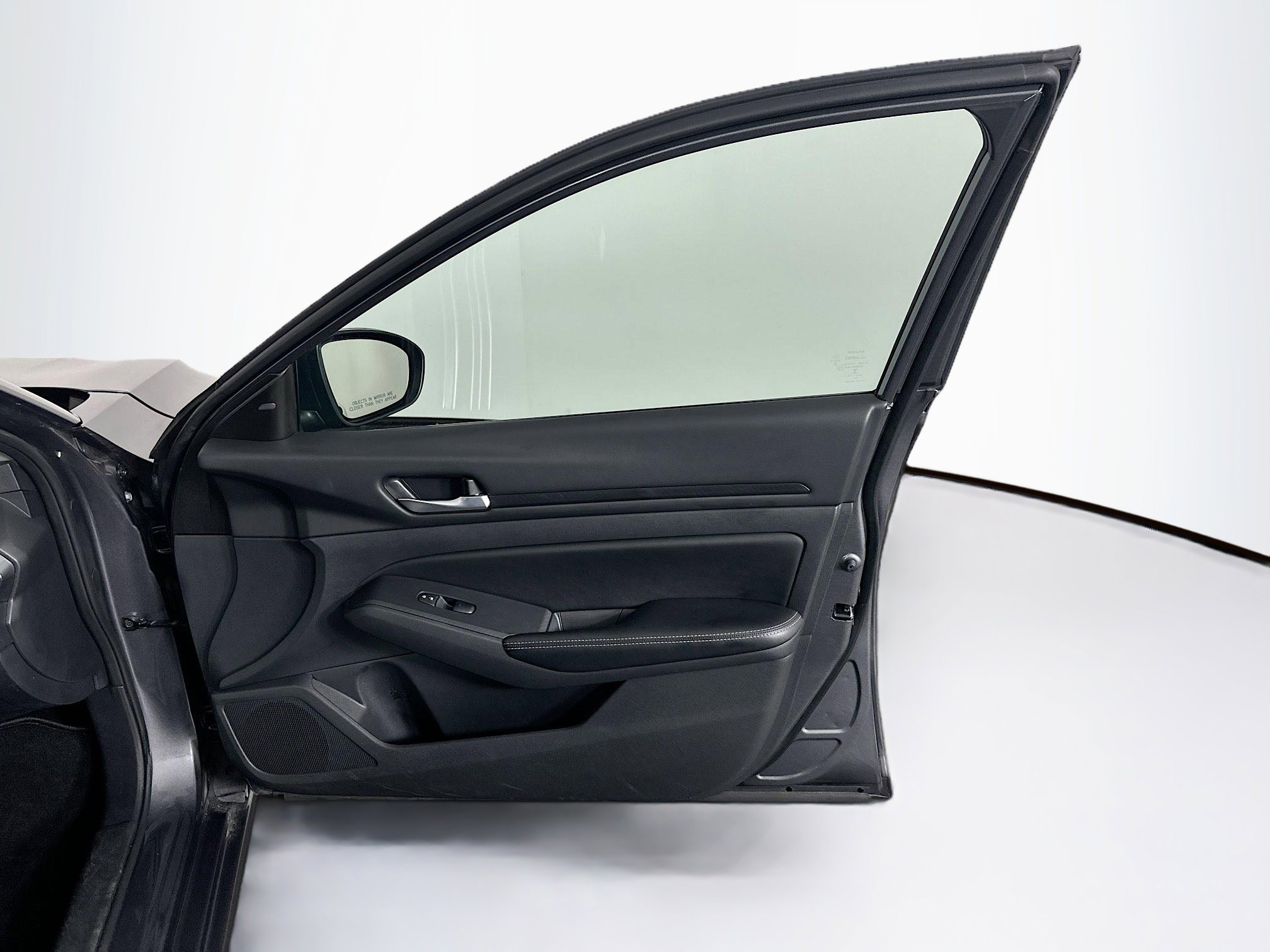 Used 2025 Nissan Altima 2.5 SV FWD image 29