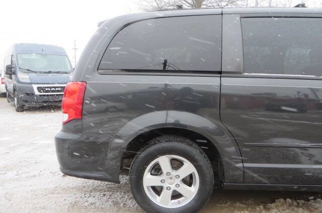Used 2012 Dodge Grand Caravan SXT w/ Entertainment Group 1 FWD image 20
