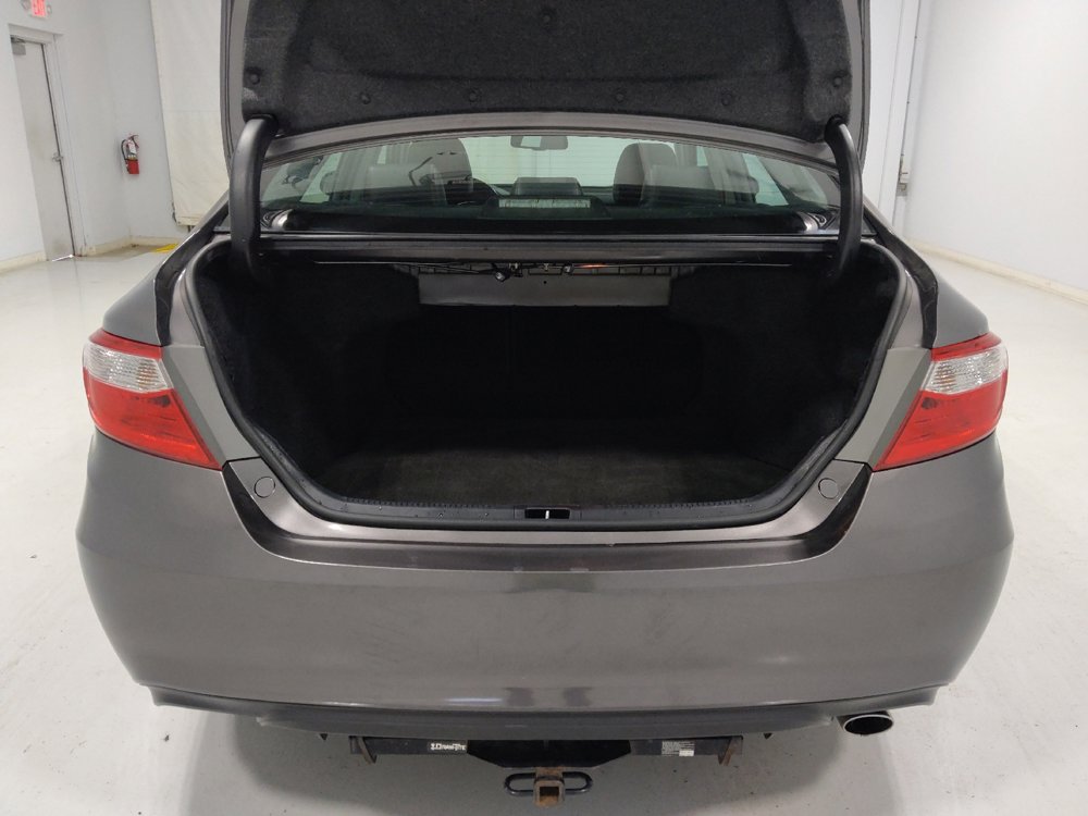 Used 2017 Toyota Camry XSE w/ Moonroof Package image 29