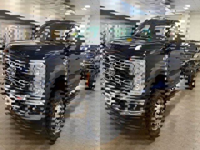 New 2024 Ford F550 4x4 Regular Cab Super Duty image 11