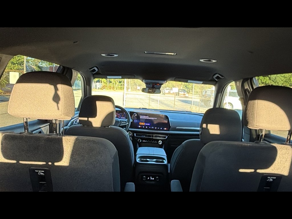 Used 2024 Chevrolet Traverse LT w/ LPO, Floor Liner Package AWD/4WD image 28