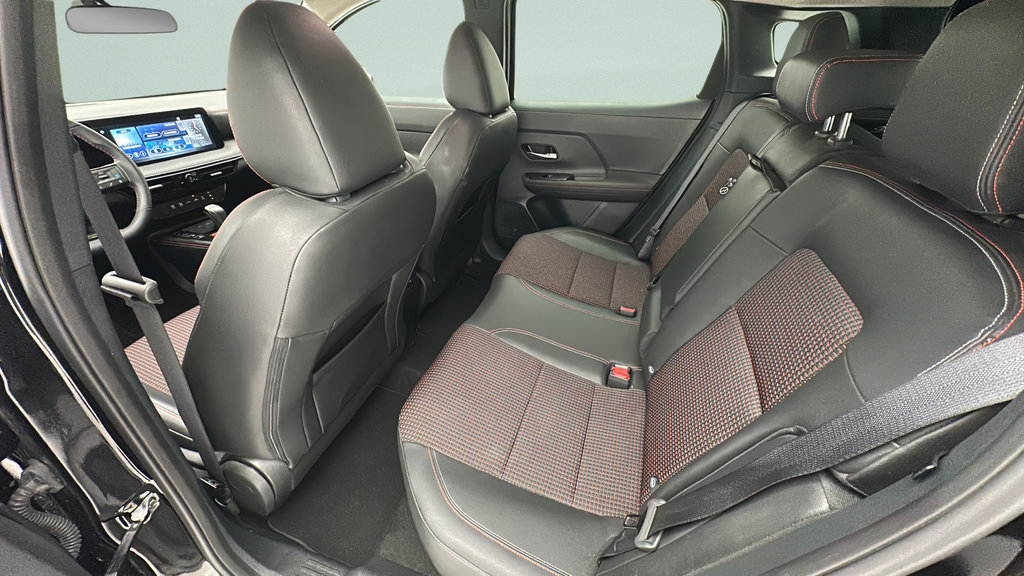 Used 2025 Nissan Kicks SR AWD/4WD image 9