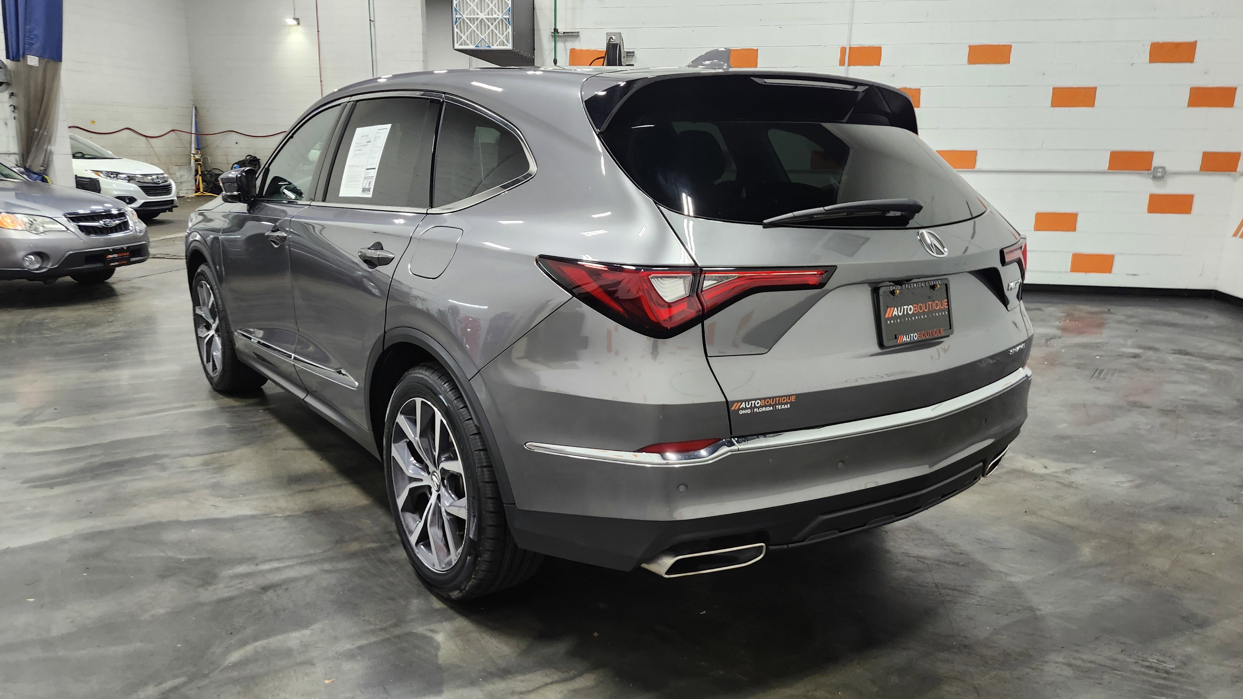 Used 2023 Acura MDX SH-AWD w/ Technology Package image 9
