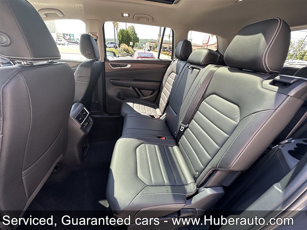 Used 2025 Volkswagen Atlas SEL AWD/4WD image 12